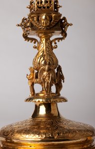 Cruz relicario. Orfebrería con joyas. Abadía de origen (Saint-Amand Tournai, ex-Elnone. Siglo XVI. (detalle)