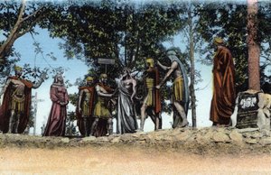 El Calvario de Lourdes (Vía Crucis): Estación Xeme - Jesús es despojado de sus vestiduras. de Unknown Artist