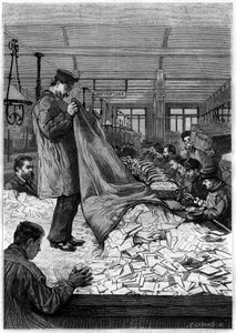 Las grandes mesas de cartas en los centros de clasificación del Hotel de Correos en la Rue du Louvre en París. Grabado en el diario “La jeunesse” de Unknown artist