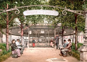 Vista del Hospital de Vichy: Fuente del Hospital. Fotochrome s.d. c. 1890.