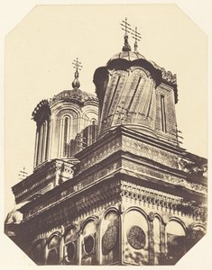 [Vista en ángulo de las torres de la iglesia]