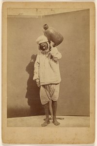 [Hombre árabe llevando una jarra] de Unknown artist