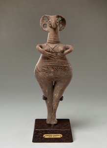 "Cara de pájaro" "Diosa"