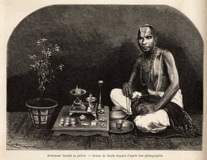 Brahmán arrodillado ante el altar de ofrendas, rezando. Grabado para ilustrar el viaje en las provincias meridionales de la India, por Alfred Grandidier, en 1862-1864, publicado en "le tour du monde", editado por Edouard Charton, Hachette, París 1869