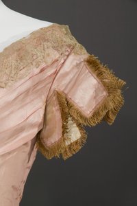 Vestido de dama de honor de Unknown artist