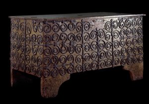 Cofre de hierro forjado y madera. Siglo XIV. París, artes decorativas de Unknown artist