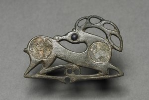 Fibula in the Form of a Recumbent Stag de Unknown artist