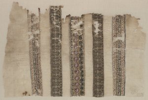 Fragmento compuesto por partes de tres textiles de estilo Tiraz de Unknown artist
