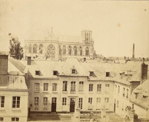 [Edificio de la Gendarmería Imperial y catedral gótica]. de Unknown artist
