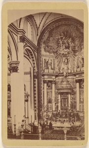 [Interior de una iglesia no identificada] de Unknown artist