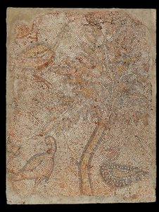 Fragmento de mosaico con tres pájaros y un árbol