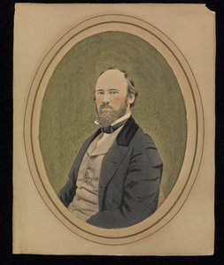 [Retrato de un hombre sentado]