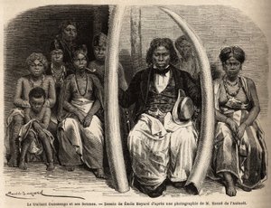 Retrato de un comerciante de marfil africano, rodeado de sus esposas. Dibujo de Emile Bayard (1837-1891), para ilustrar el viaje a Gabón, en 1861-64, del Doctor Griffon du Bellay. Grabado en “Le tour du monde”, editado por Edouard Charton