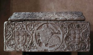 Sarcófago del caballero de la familia del palacio (probablemente Hugh del palacio) 1292. Toulouse, Iglesia de los Jacobinos