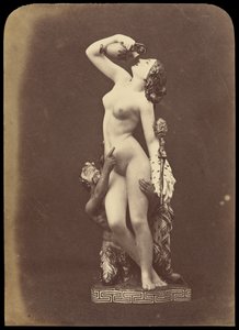 [Estatua de mujer y sátiro] de Unknown artist