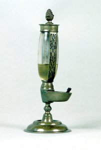 Medición del tiempo: reloj de aceite del siglo XVIII.