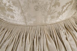 Vestido de novia (vista detallada de la cintura trasera) de Unknown artist