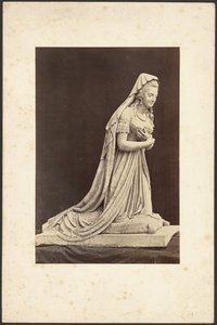 [Escultura de una mujer]