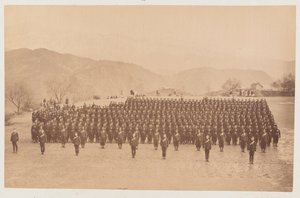 4º Regimiento de Gurkhas (Rifle) en desfile de Unknown photographer