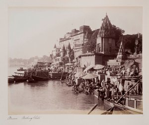 Ghats de Baño de Benarés, c.1885 de Unknown photographer