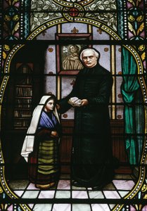 Bernadette y el abate Peyramale, vidriera de la iglesia parroquial de Lourdes, Languedoc-Rosellón-Midi-Pirineos, Francia, siglo XX. de Unknown photographer