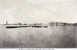 Barcos en medio del mar con parte de la ciudad de Alejandría al fondo, en Egipto de Unknown photographer