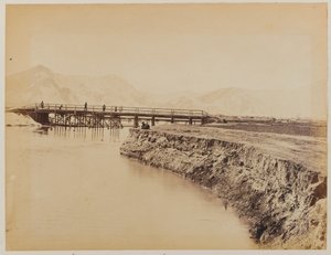 Puente sobre el río Kabul de Unknown photographer