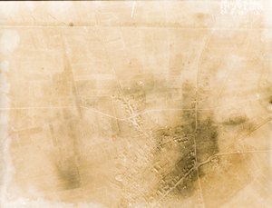 Fotografías británicas de reconocimiento aéreo que registran las posiciones de las trincheras en el Frente Occidental durante la Primera Guerra Mundial.