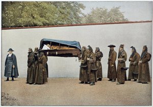 Hermanos de una mermelada caritativa llevando a un enfermo al hospital, Italia, finales del siglo XIX. de Unknown photographer