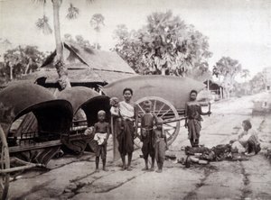 Camboyanos en la carretera de Angkor Vat de Unknown photographer