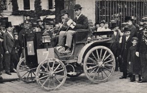 Competidores en una carrera de coches sin caballos, automóvil