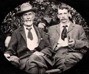Edward Carpenter y su socio George Merrill, hacia 1900 (fotografía en blanco y negro)