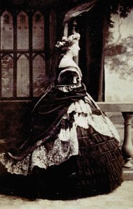 Retrato de cuerpo entero de la duquesa de Manchester en traje de noche de Unknown photographer