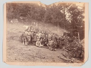 General McQueen y su personal, expedición a Black Mountain de Unknown photographer