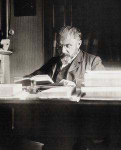 Henri Poincaré en su mesa de trabajo - Bibl. de la Escuela Politécnica de Unknown photographer