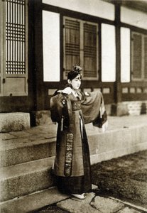 Bailarina coreana Kusang (finales del siglo XIX). de Unknown photographer