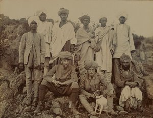 Teniente S Edwardes con su perro Biddy, circa 1895 de Unknown
