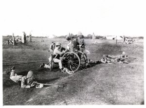 Miembros de la Infantería Ligera del Rey de Yorkshire entrenando con armas Gardner, circa 1890 de Unknown