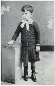 Pablo Picasso a los 4 años - en "Picasso, documentos iconográficos" por Sabartes de Unknown photographer