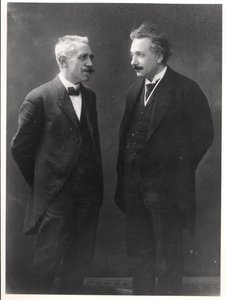Paul Langevin y Albert Einstein de Unknown photographer