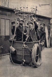 Escenificación fotográfica con un globo aerostático. Fotografía, finales del siglo XIX, París. Colección Selva de Unknown photographer