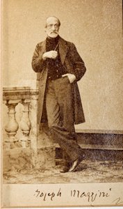 Retrato de Giuseppe Mazzini, con autógrafo (foto en b/n) de Unknown photographer