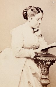 Retrato de Therese Tietjens, hacia 1860 (fotografía en blanco y negro)