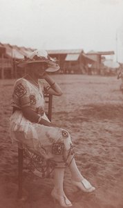 Retrato de mujer en la playa de Viareggio de Unknown photographer