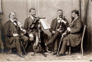 Retrato de los miembros del cuarteto Joachim, hacia 1900 (fotografía en blanco y negro) de Unknown photographer