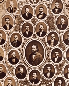 Retratos de miembros de la Orquesta del Teatro Provisional de Praga, con Antonin Dvorak y Bedrich Smetana de Unknown photographer