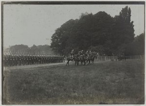 Revista del 14 de julio, desfile de la escuela Saint-Cyr, París, c.1900 (foto b/n)