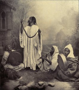 Encantadores de serpientes en Tánger, Marruecos.
