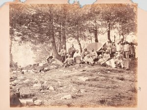 Telégrafo y señalizadores en Kaim Gulli, expedición a la Montaña Negra, 1888 de Unknown