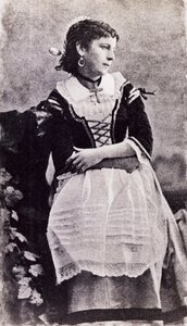 Teresina Brambilla (1845-1921) con traje de escena de Unknown photographer